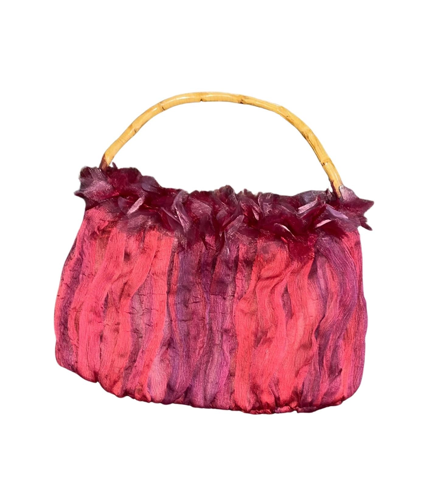 bolsa de seda con aza de madera