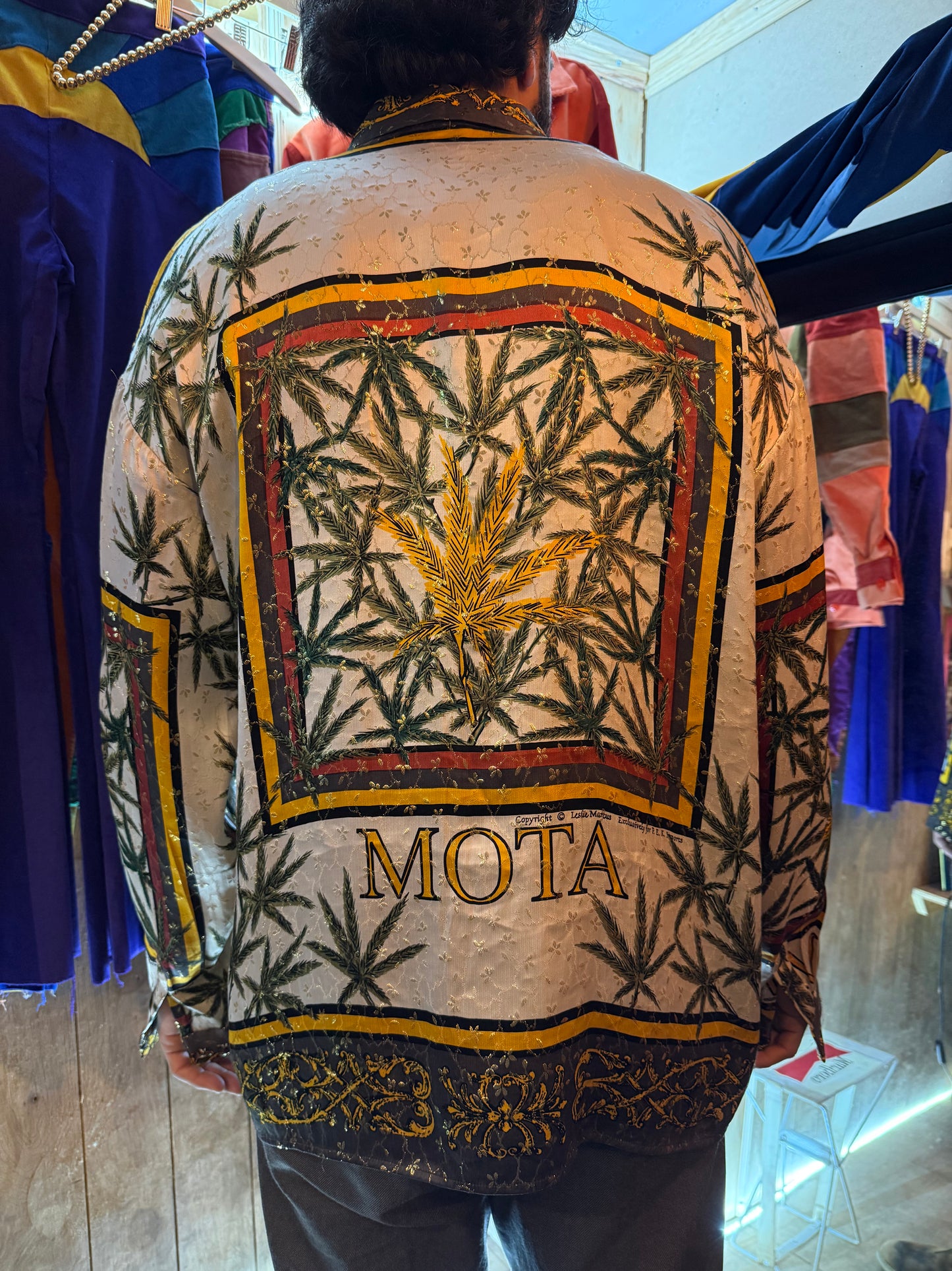 Camisa Vintage Estilo Barroco Cannabis