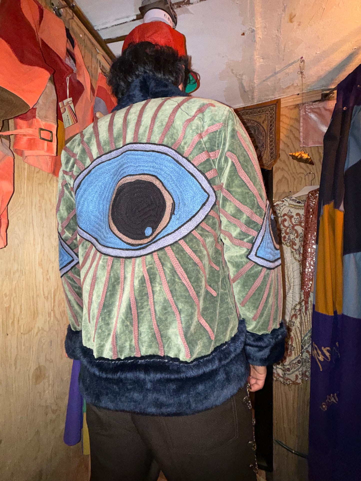 Chamarra Bordado Punto de Cadena Ojo