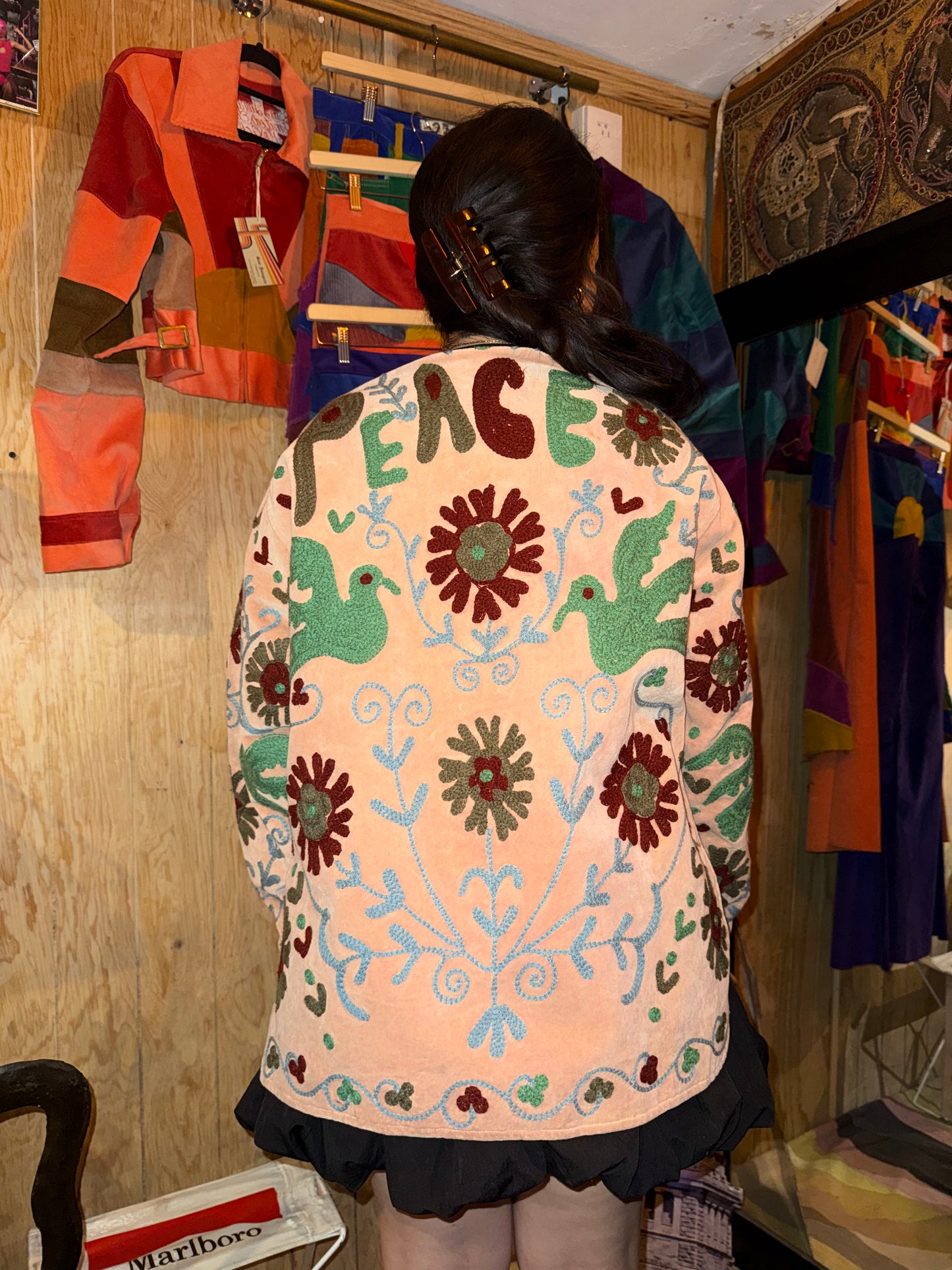 Chamarra Bordado Punto de Cadena Peace