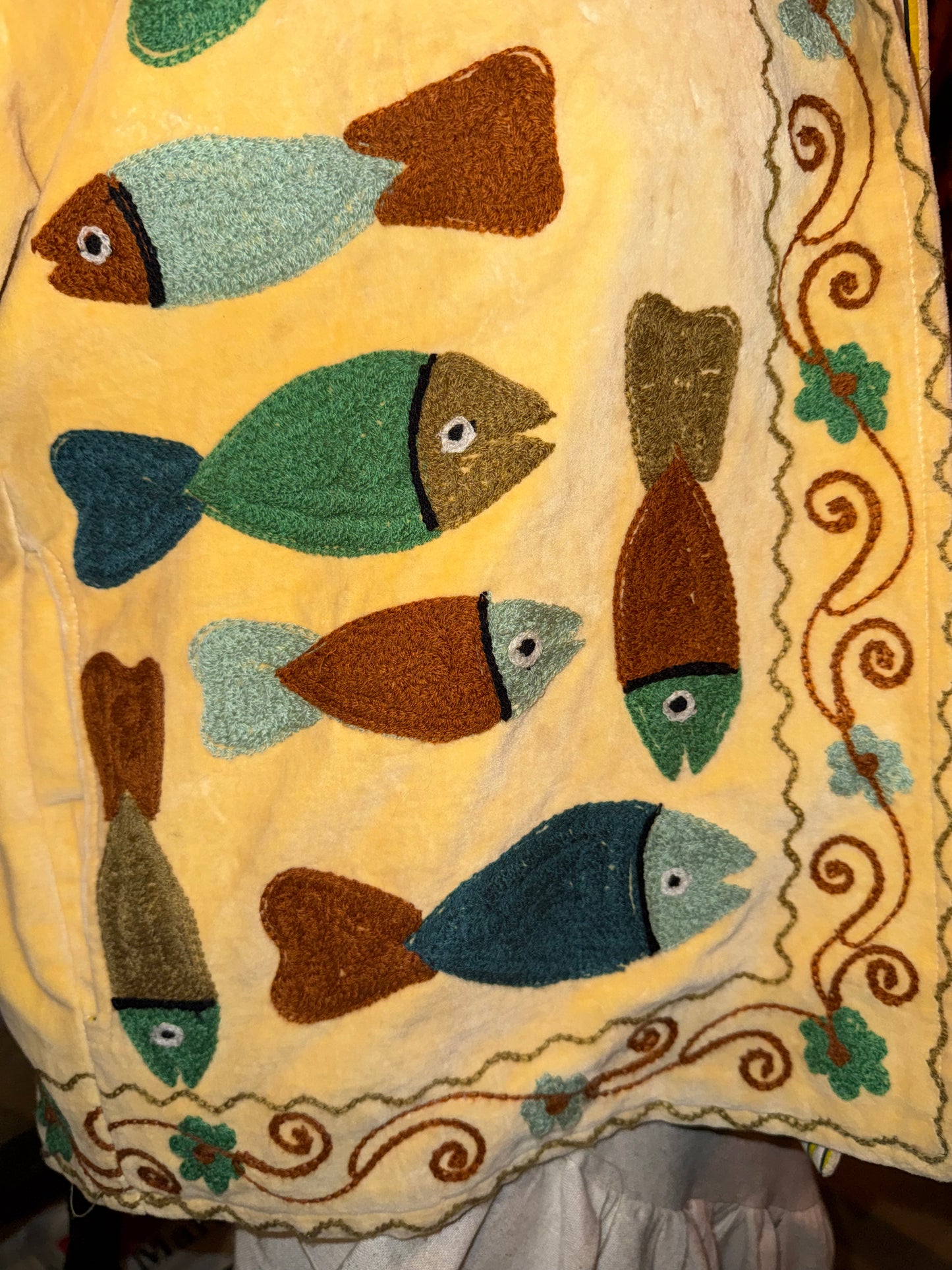 Chamarra Bordado Punto de Cadena Peces Amarilla